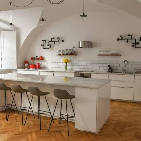 Beautiful 2Bed Apartment In The Centre Of Varazdin Exterior photo