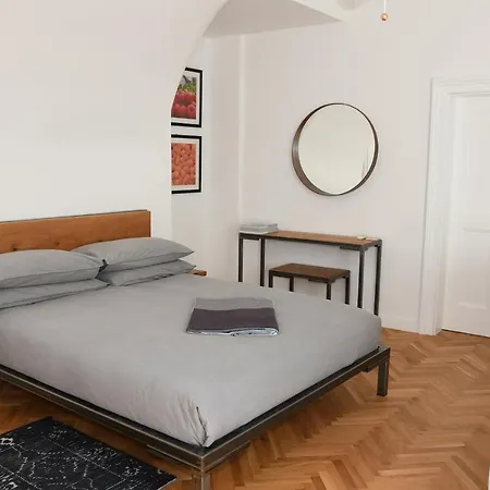 Beautiful 2Bed Apartment In The Centre Of Varazdin Exterior photo